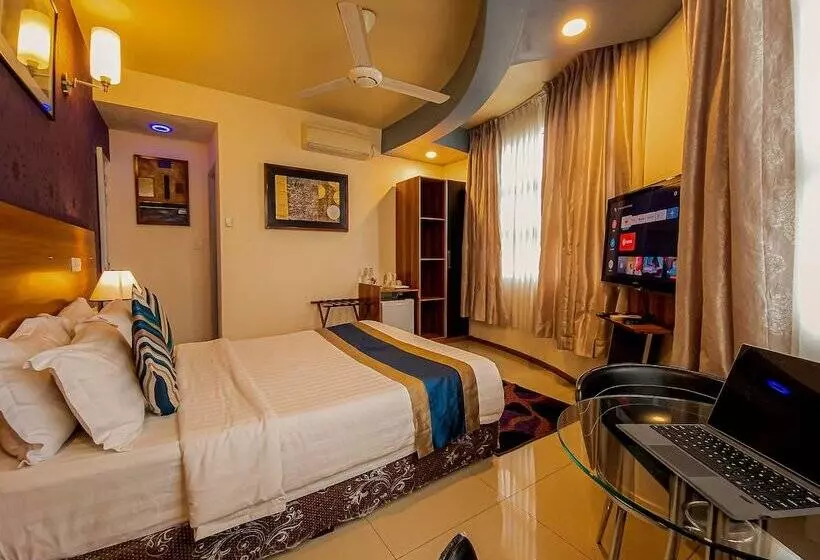 Umet Seaview Hotel With Free Roundtrip Airport Pick Up And Drop Off