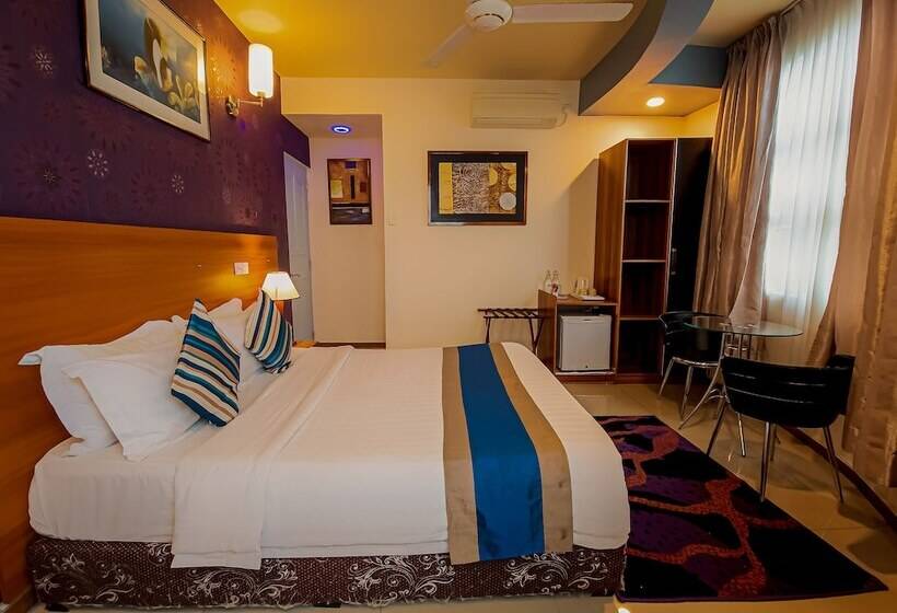 Umet Seaview Hotel With Free Roundtrip Airport Pick Up And Drop Off