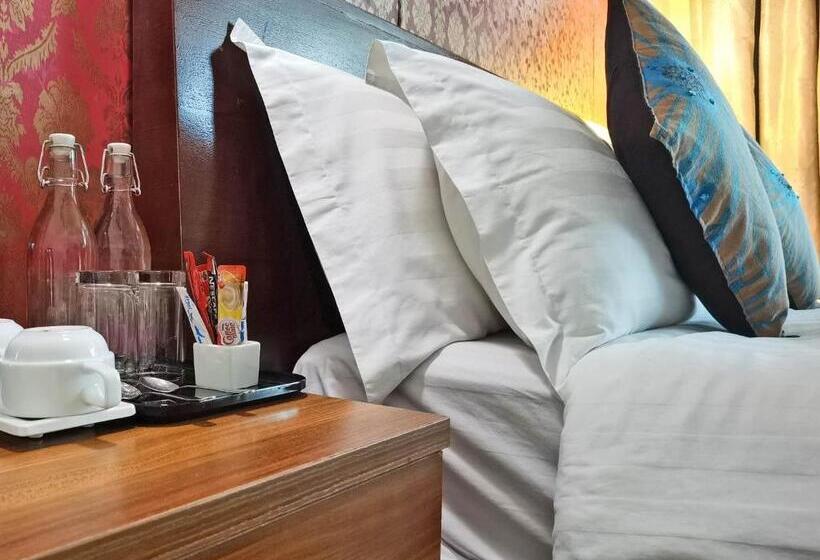 Umet Seaview Hotel With Free Roundtrip Airport Pick Up And Drop Off