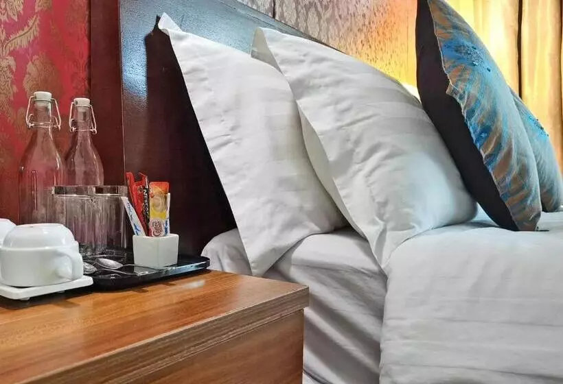 Umet Seaview Hotel With Free Roundtrip Airport Pick Up And Drop Off