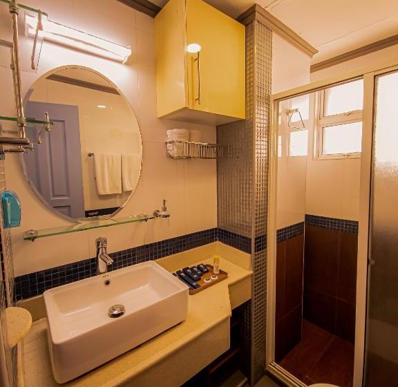 Umet Seaview Hotel With Free Roundtrip Airport Pick Up And Drop Off