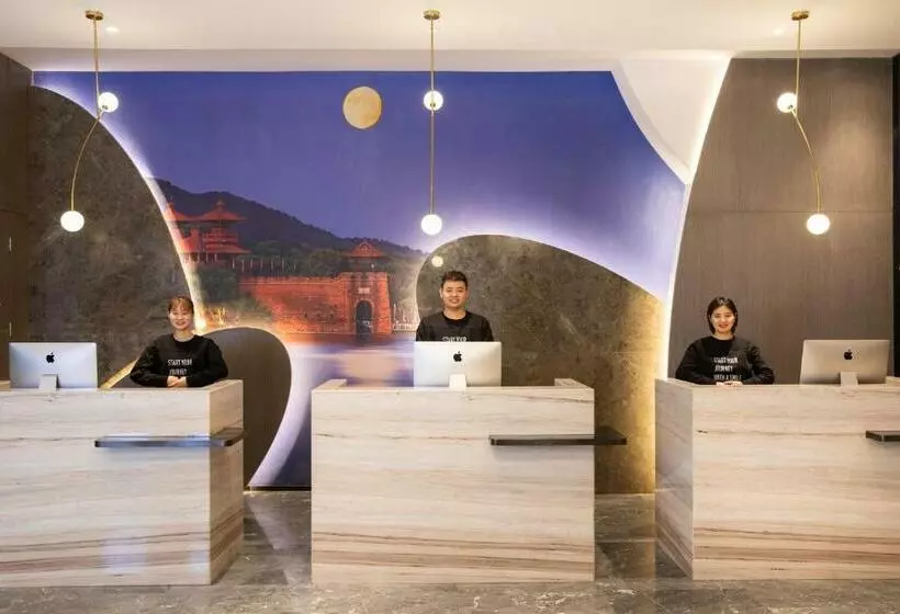 Atour Hotel Wuhan Guanggu Qingnianhui Jinronggang