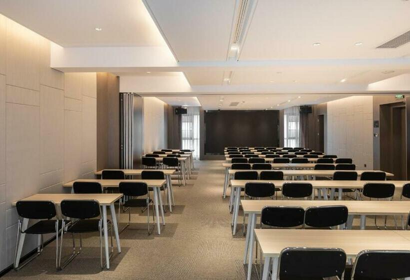 Atour Hotel Wuhan Guanggu Qingnianhui Jinronggang