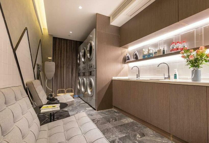 Atour Hotel Wuhan Guanggu Qingnianhui Jinronggang