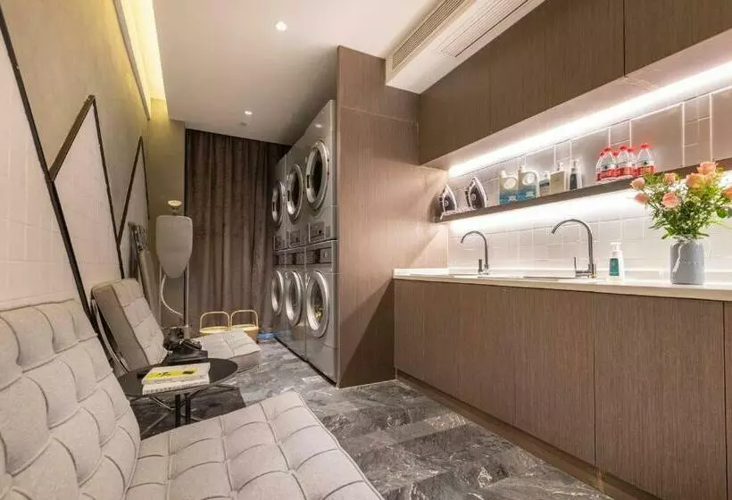 Atour Hotel Wuhan Guanggu Qingnianhui Jinronggang