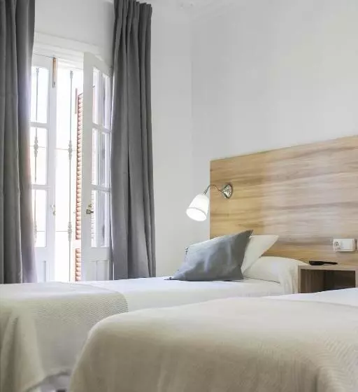 Hotelli Vía Sevilla   Cádiz By Ma 22 Puntos