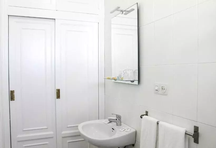 Hotelli Vía Sevilla   Cádiz By Ma 22 Puntos