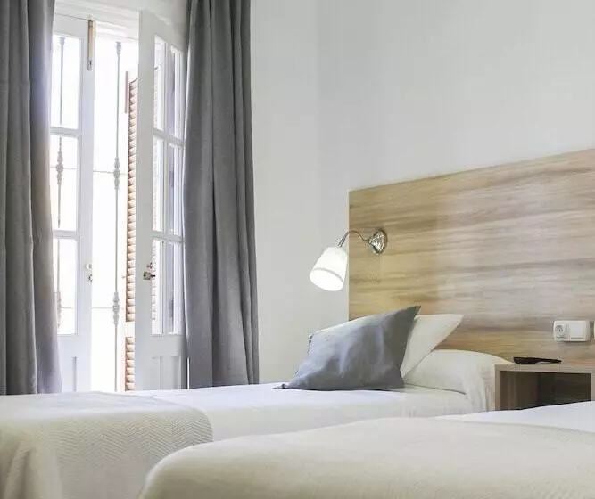 Hotelli Vía Sevilla   Cádiz By Ma 22 Puntos