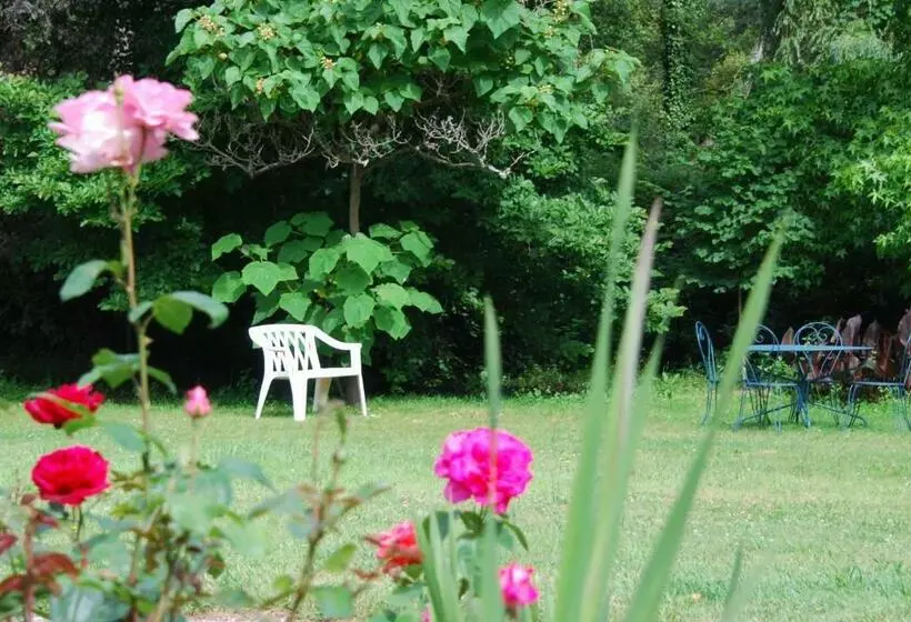 تختخواب و صبحانه La Petite Marguerite