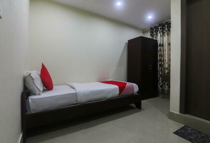 ホテル Oyo 27619 Blue Bird Annexe