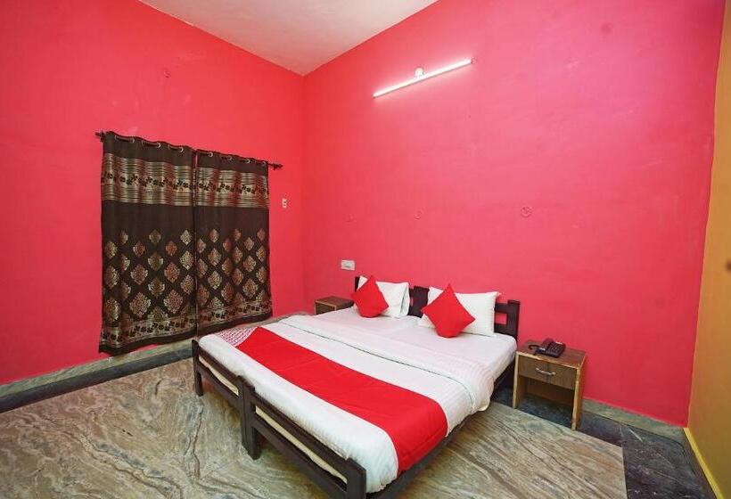 Hotelli Oyo 30612 Merry Garden