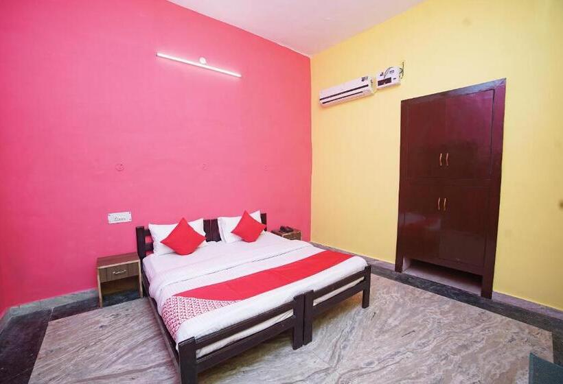 Hotelli Oyo 30612 Merry Garden