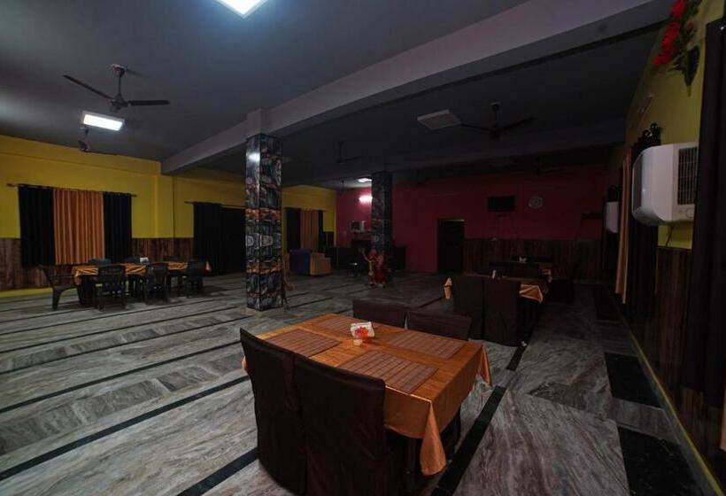 Hotelli Oyo 30612 Merry Garden