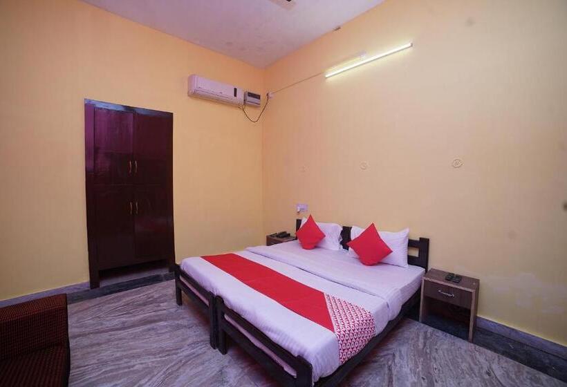 Hotelli Oyo 30612 Merry Garden