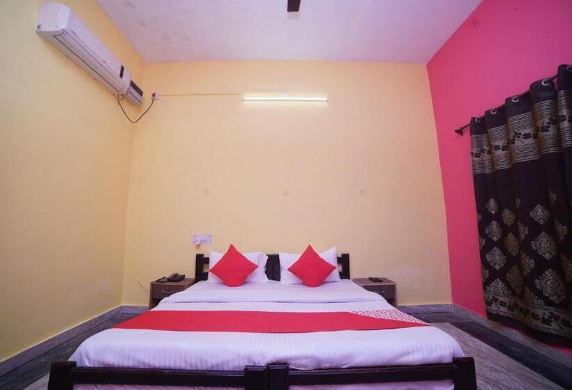 Hotelli Oyo 30612 Merry Garden