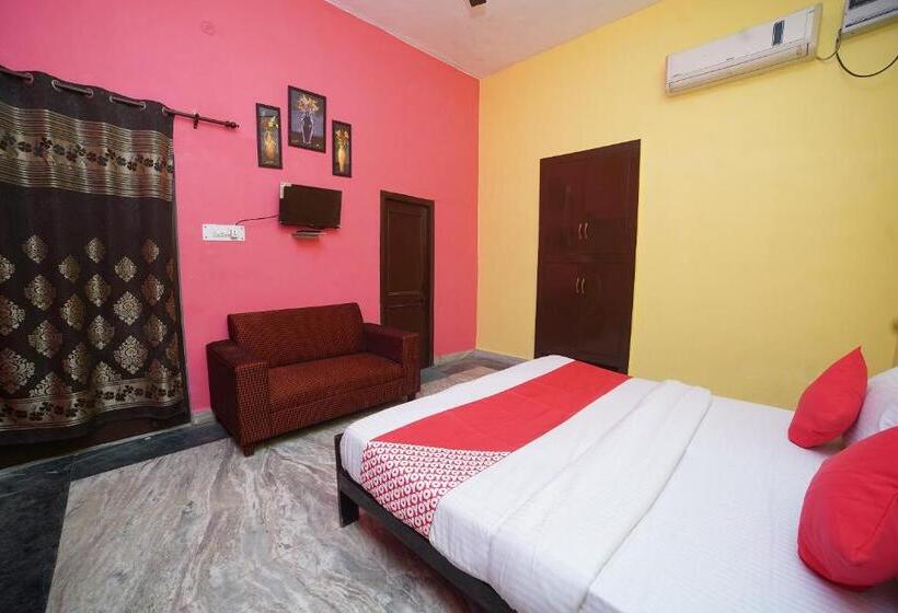 Hotelli Oyo 30612 Merry Garden