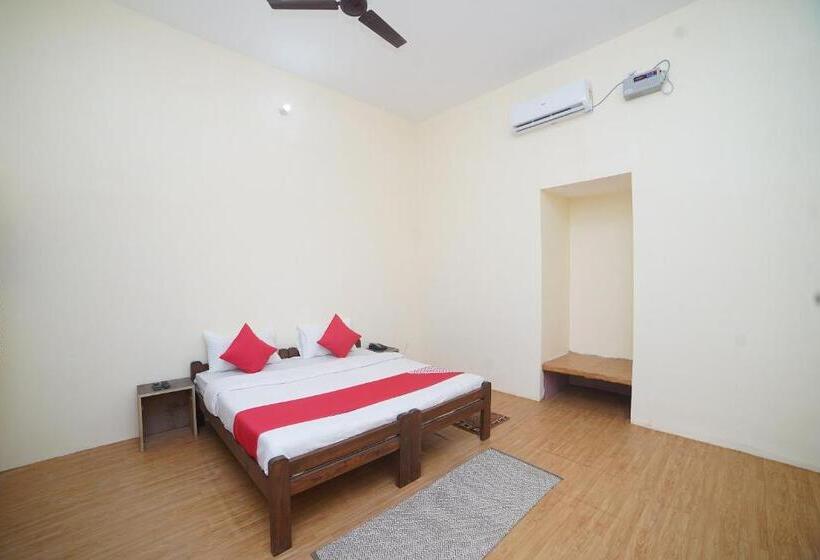 Hotelli Oyo 30612 Merry Garden