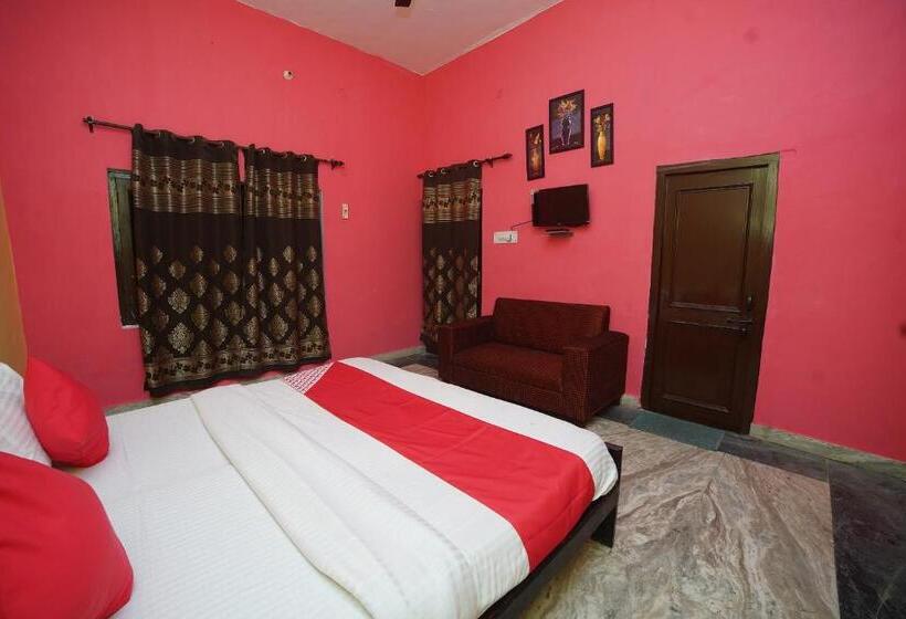 Hotelli Oyo 30612 Merry Garden