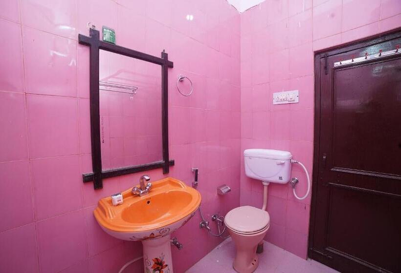 Hotelli Oyo 30612 Merry Garden