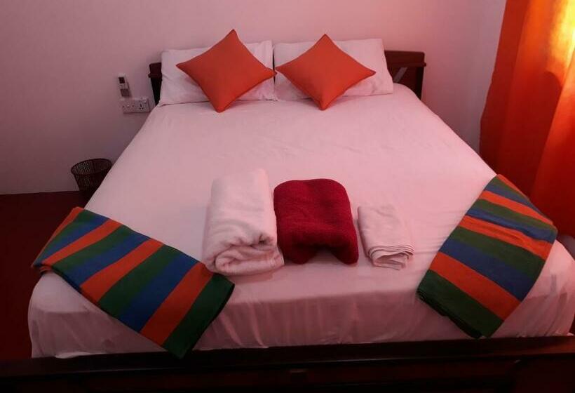 فندق صغير Brinthavanam Days Inn