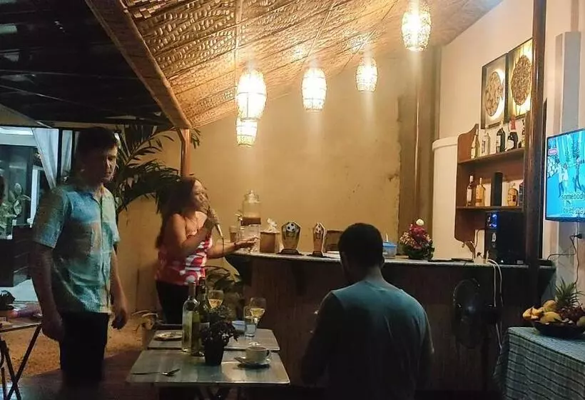 هاستل Intoy S Place