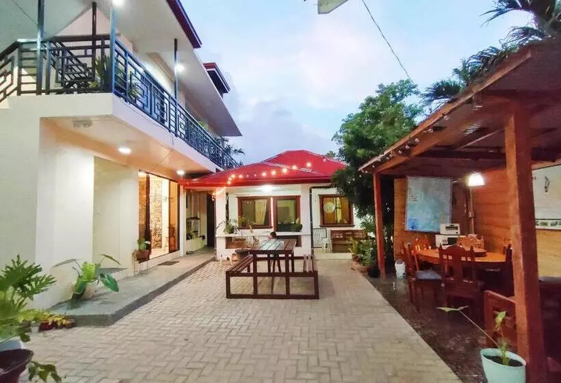 هاستل Intoy S Place