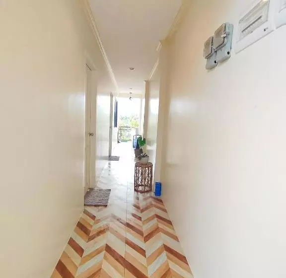 هاستل Intoy S Place