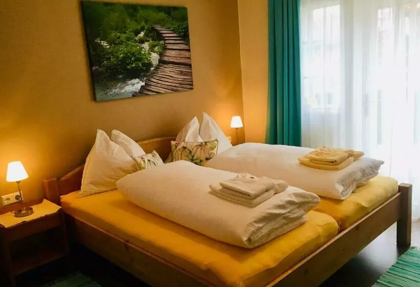 Aamiaismajoitus (B&B) Pension Am Campus Velden