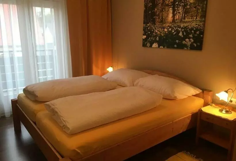 Aamiaismajoitus (B&B) Pension Am Campus Velden