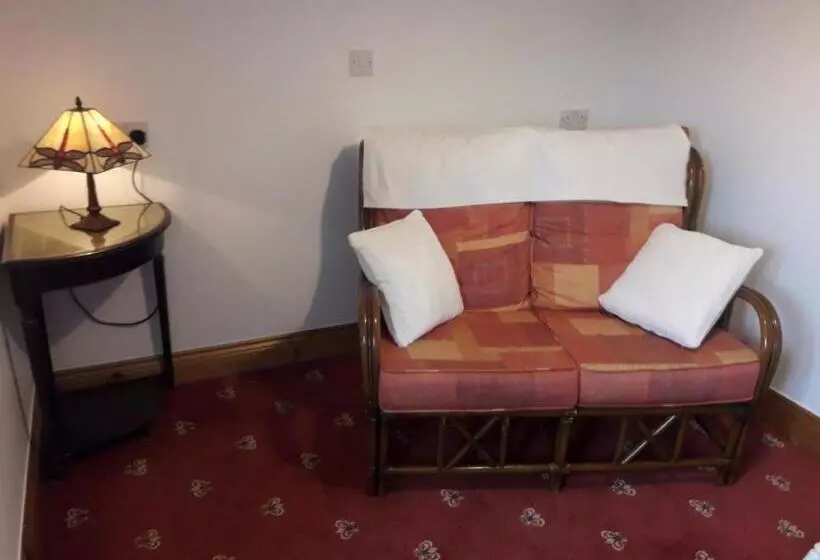 Aamiaismajoitus (B&B) Cedar Lodge Accommodation H91 Cf9d