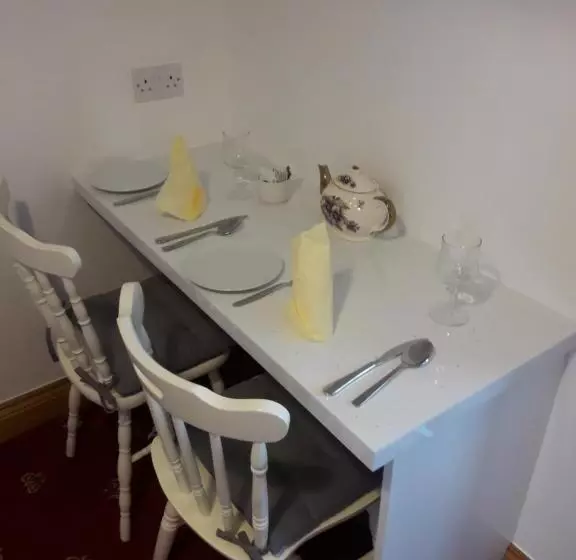 Aamiaismajoitus (B&B) Cedar Lodge Accommodation H91 Cf9d