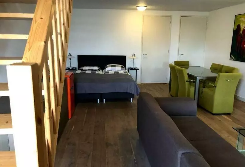 Bed And Breakfast De Biesbosch   In  T Riet