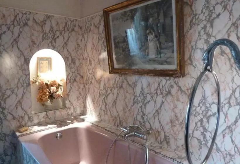 Aamiaismajoitus (B&B) Hôtes De Montboulan