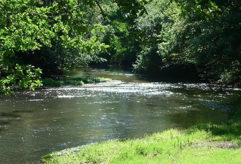 Aamiaismajoitus (B&B) Hôtes De Montboulan