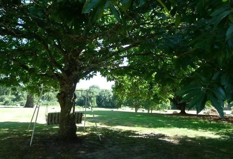 Aamiaismajoitus (B&B) Hôtes De Montboulan