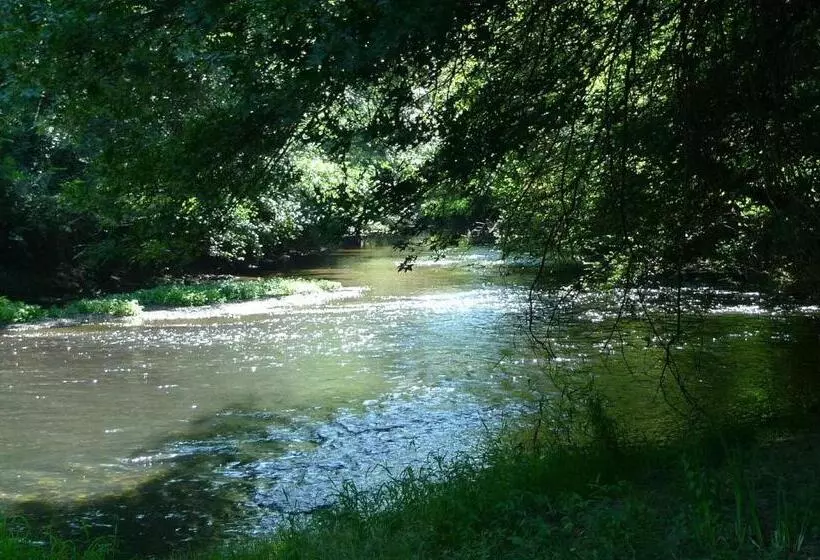 Aamiaismajoitus (B&B) Hôtes De Montboulan