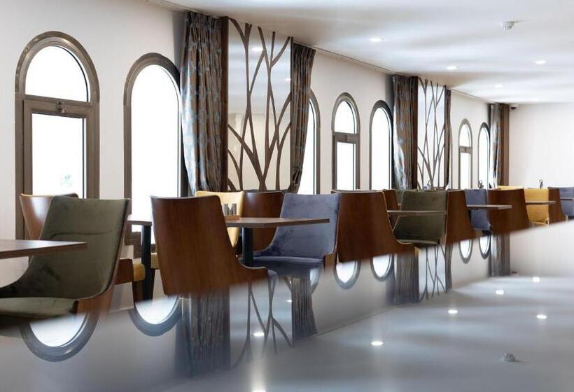 هتل Hôtel L Europe