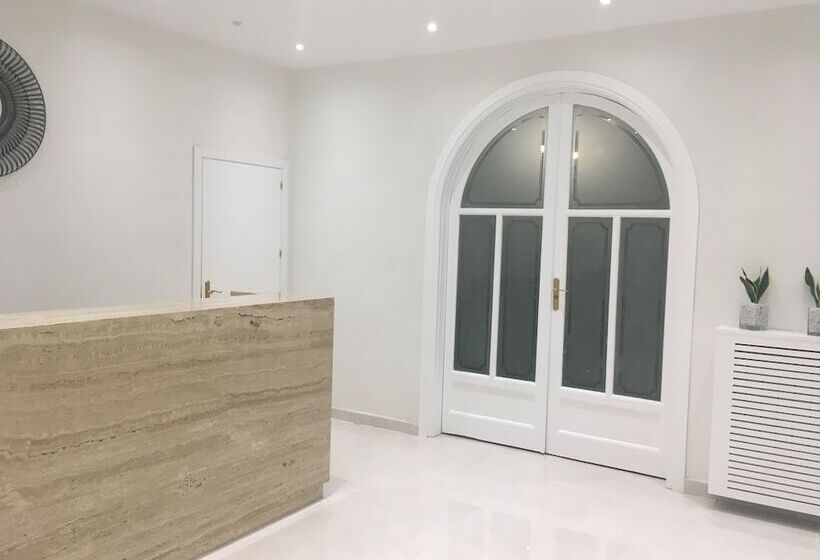 مسافرخانه Rincon De Gran Via