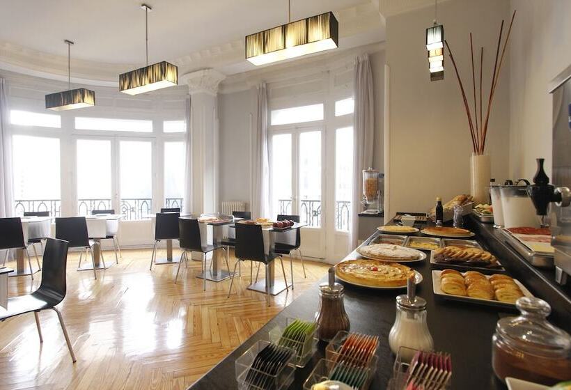 مسافرخانه Rincon De Gran Via