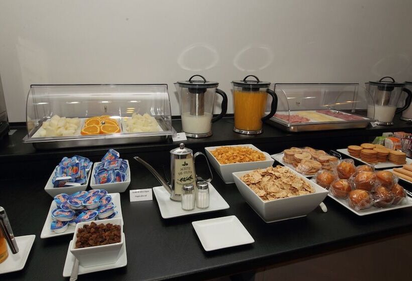 مسافرخانه Rincon De Gran Via