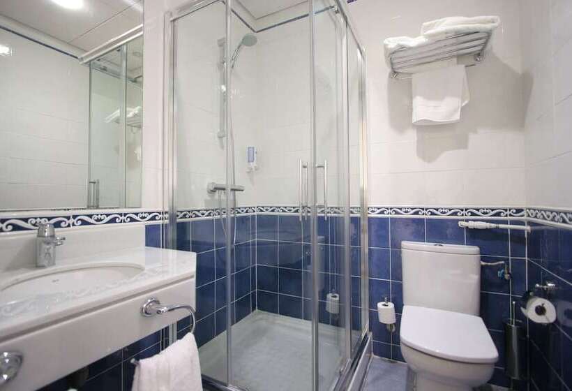 مسافرخانه Rincon De Gran Via