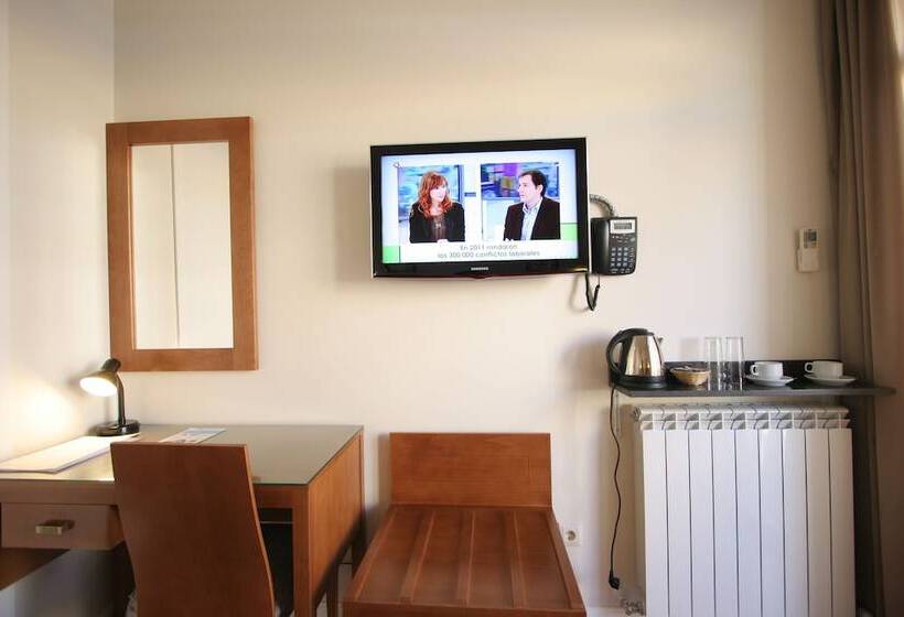 مسافرخانه Rincon De Gran Via