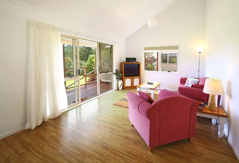 هتل Poinciana Cottages