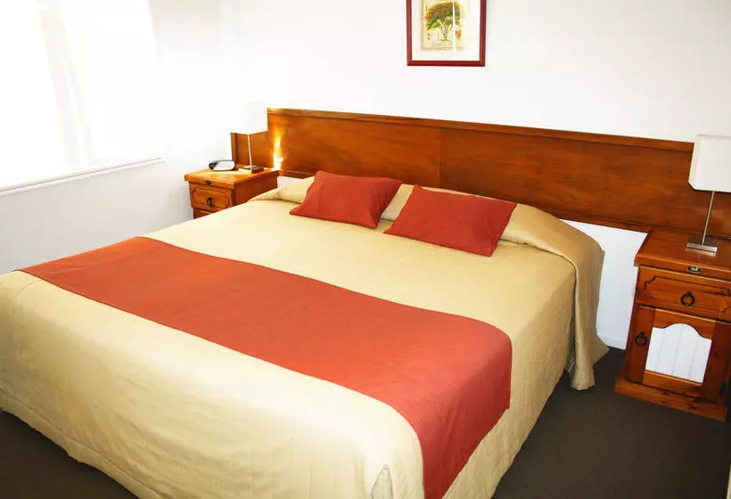 هتل Poinciana Cottages