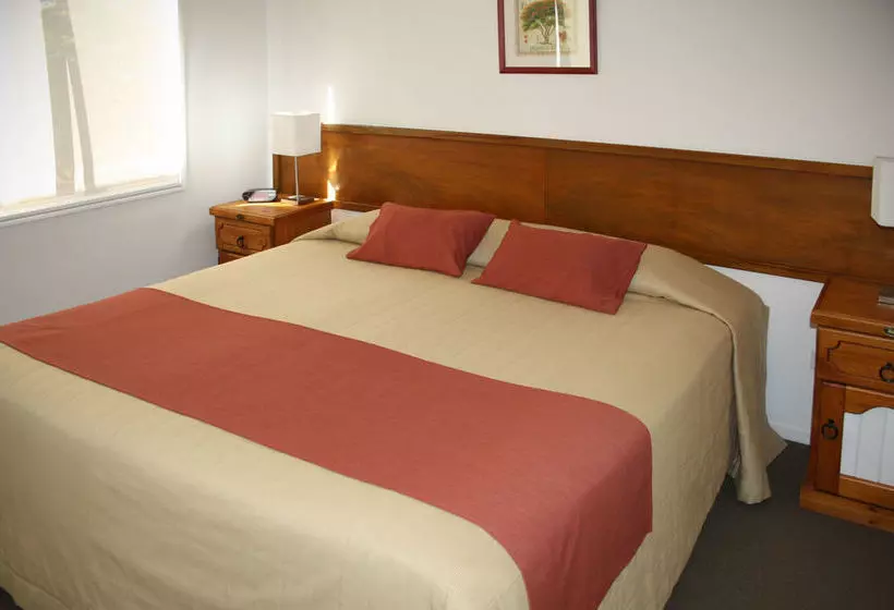 هتل Poinciana Cottages