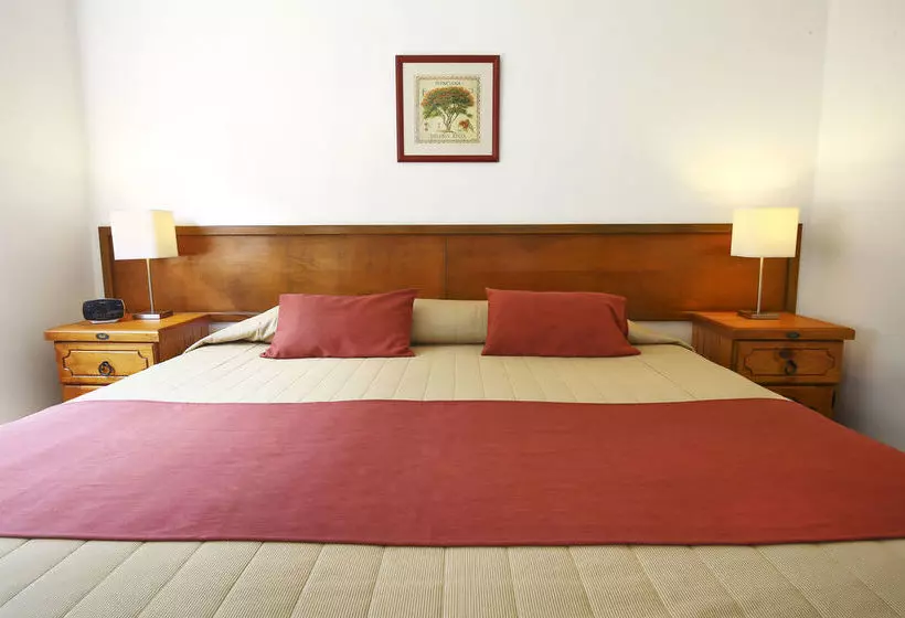 هتل Poinciana Cottages