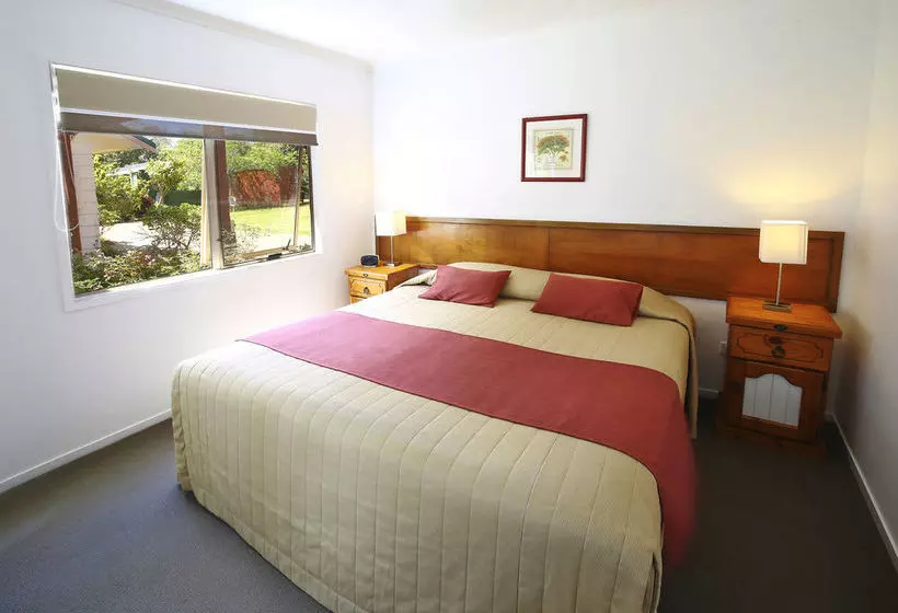 هتل Poinciana Cottages