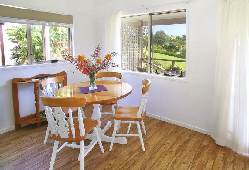 هتل Poinciana Cottages