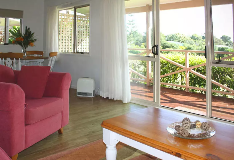 هتل Poinciana Cottages