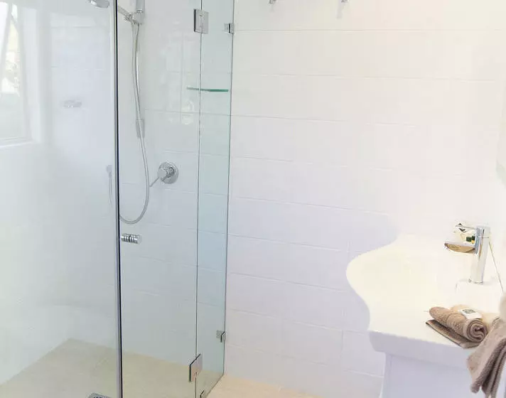 هتل Poinciana Cottages